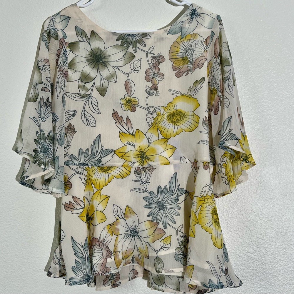 Cupcakes and Cashmere, Keenan Floral Printed Peplum Blouse Small NWT